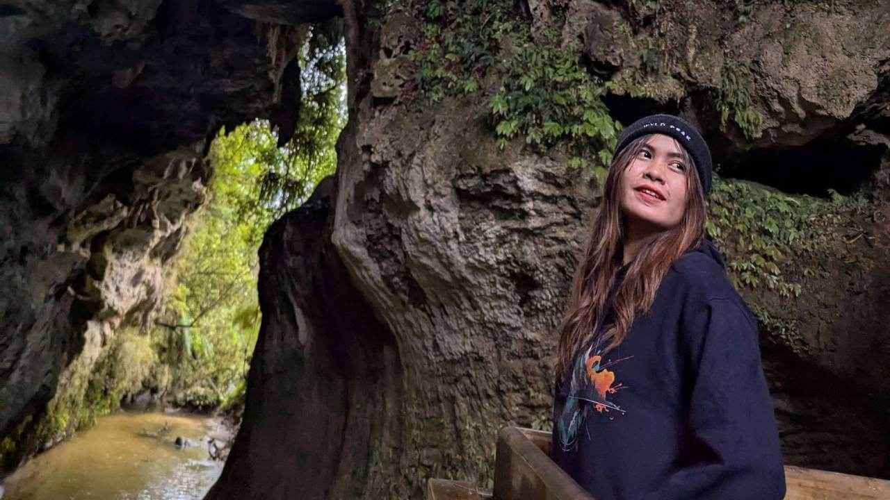 Peak Organic Cotton Hoodie – Outdoor Adventure Sweatshirt (Unisex Fit)